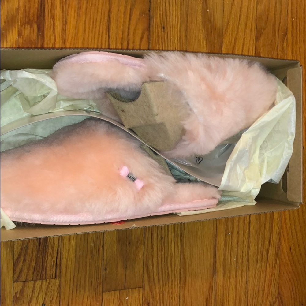 brand new uggs pink fluff clogs